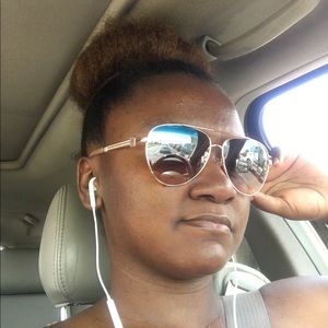 Meet your Posher, Antoinette